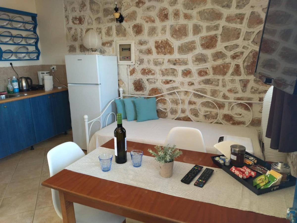 Marina Castellana Studios II Chalki Town 外观 照片